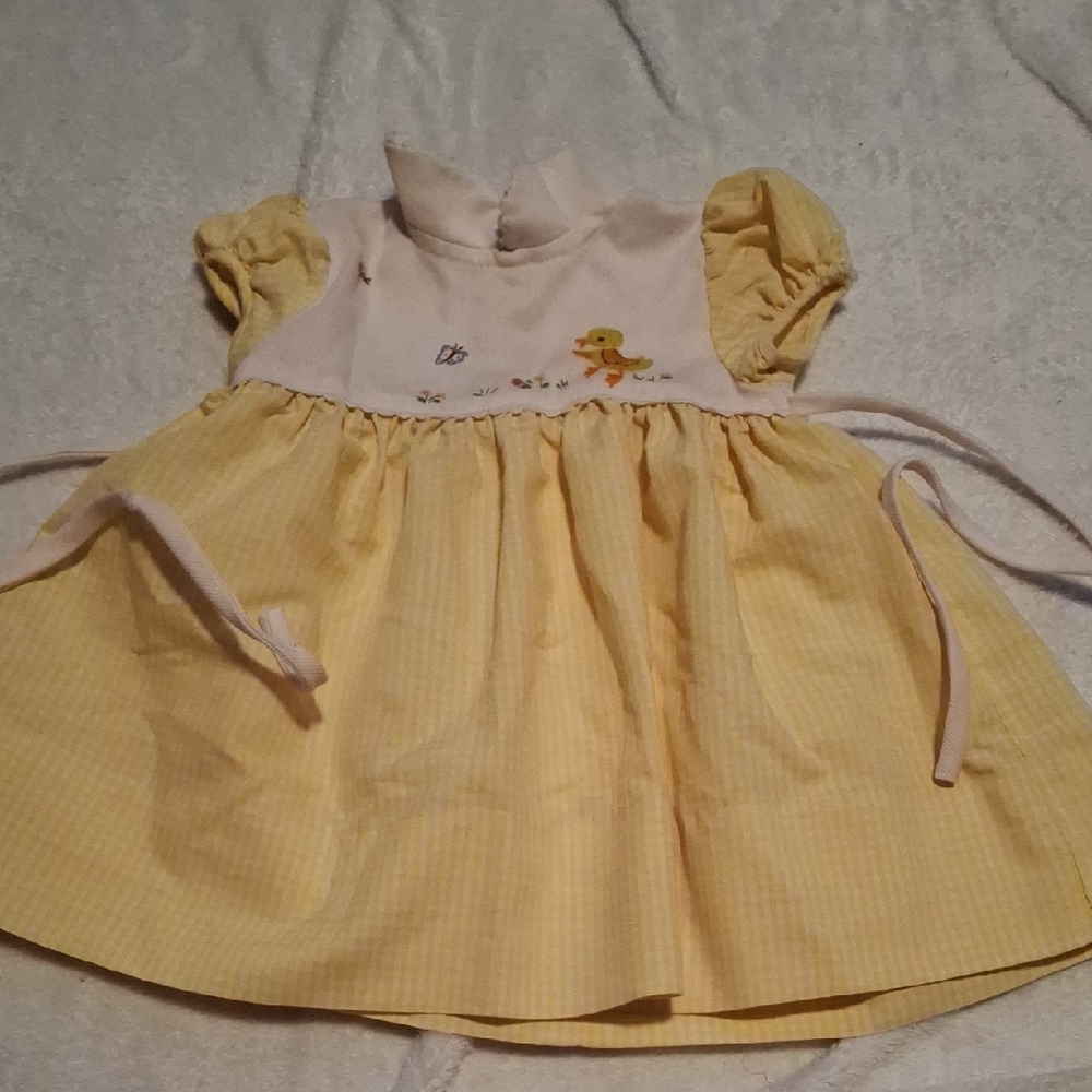 Neiman Marcus Yellow and White Embroidered Dress (Chi109)